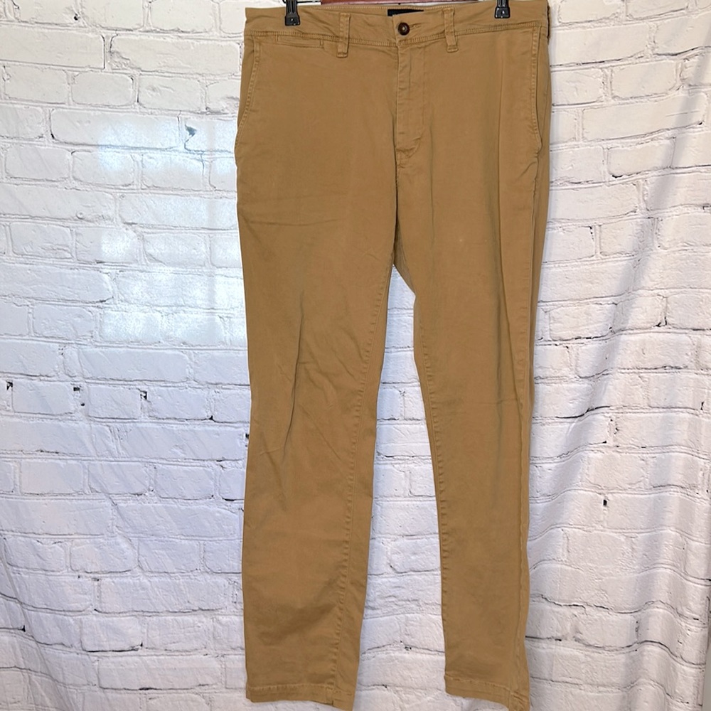 American Eagle Outfitters Extreme Flex Tan Flat Front Khakis Size 33/32
